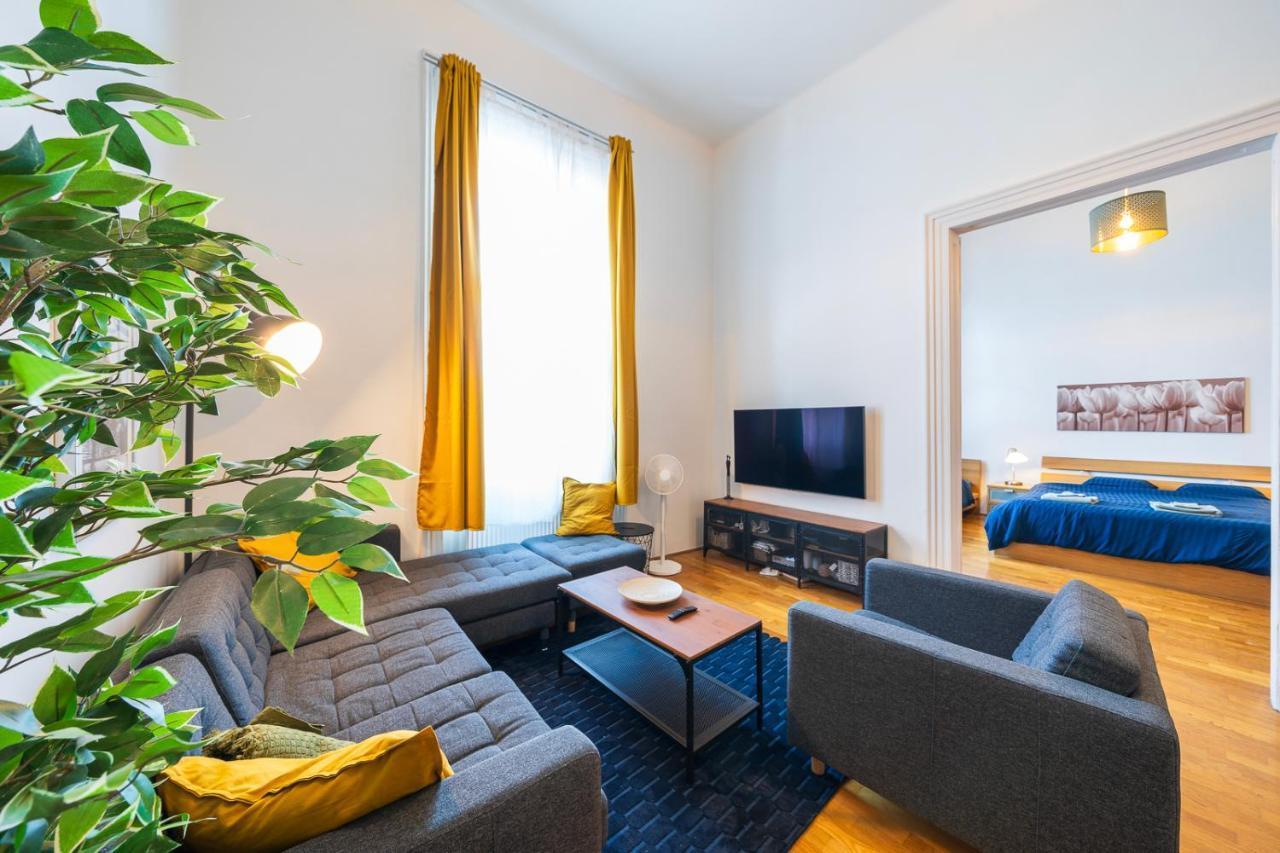 Shining Bright Two Bedroom Apt Next To Andrassy Ave ブダペスト エクステリア 写真