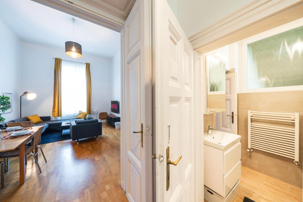 Shining Bright Two Bedroom Apt Next To Andrassy Ave ブダペスト エクステリア 写真